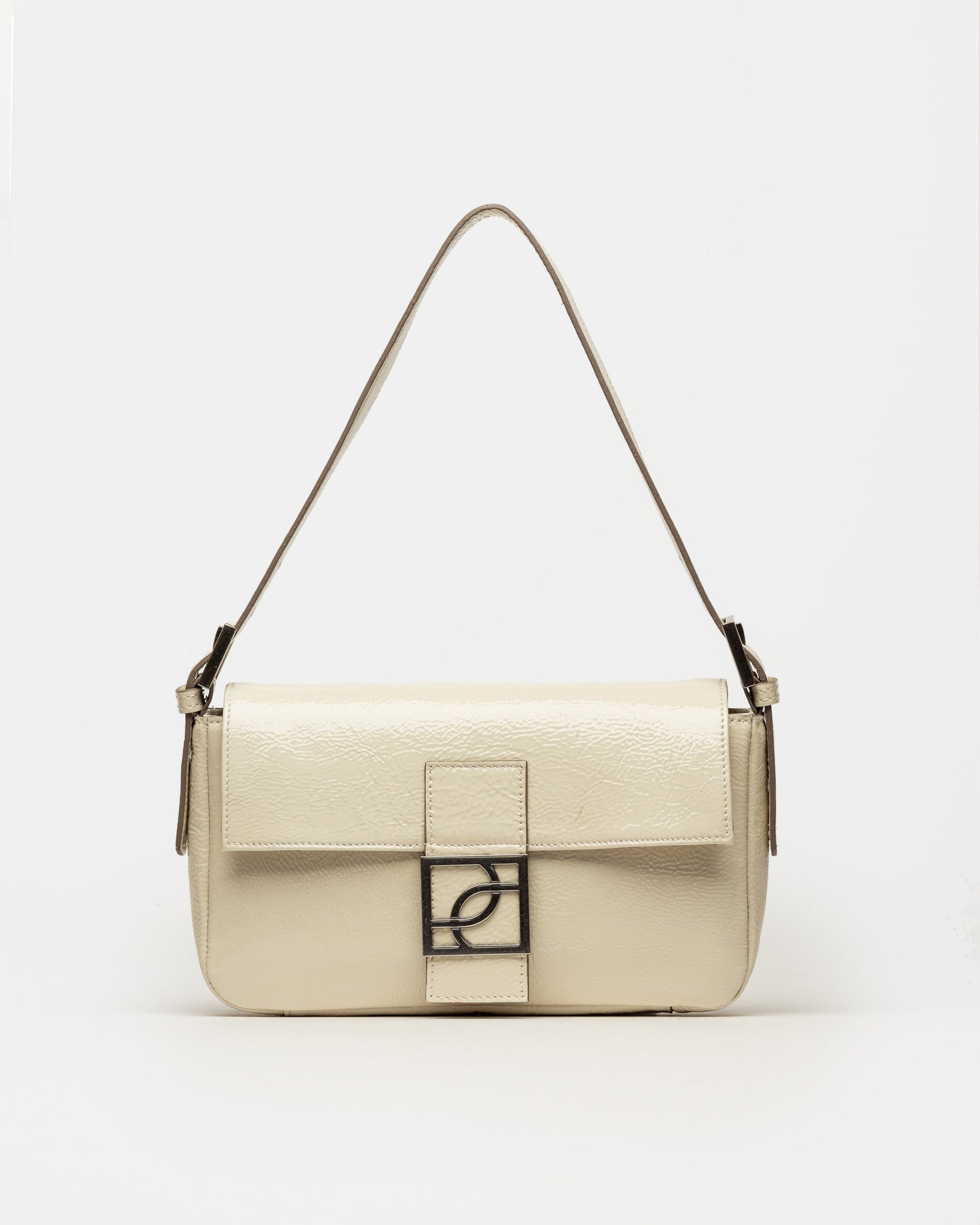 CARTERA AL HOMBRO SIGNATURE EN CUERO CHAROL